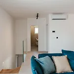 High View House *