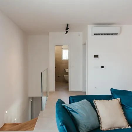 High View House *